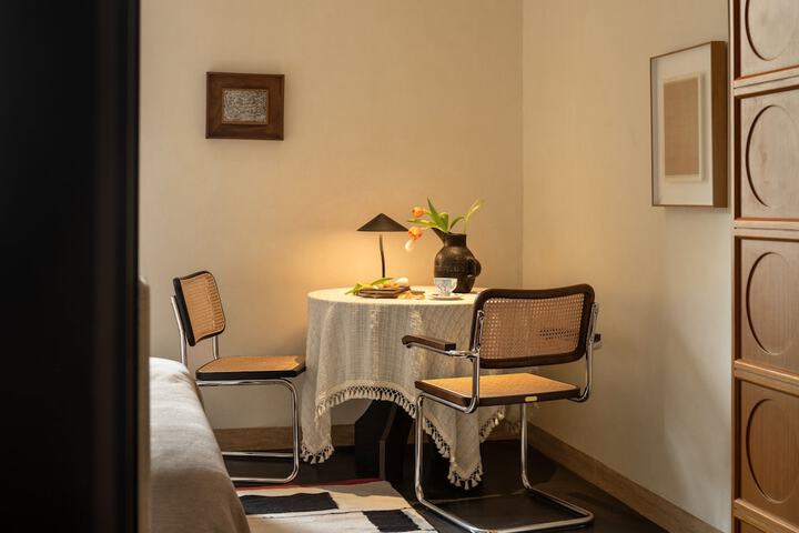 Room 48 of 79