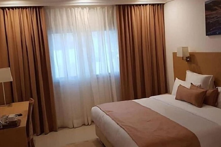 Room 9 of 21