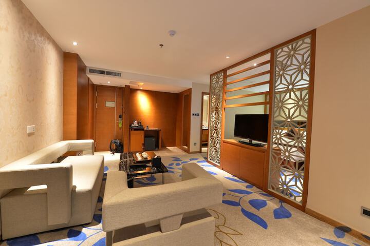Room 13 of 19