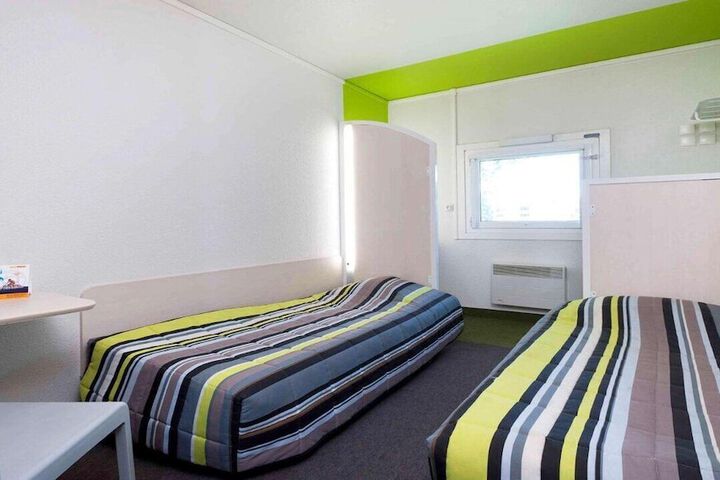 Room 10 of 18