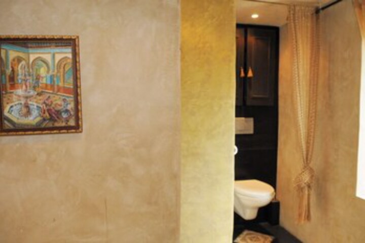 Room 3 of 16