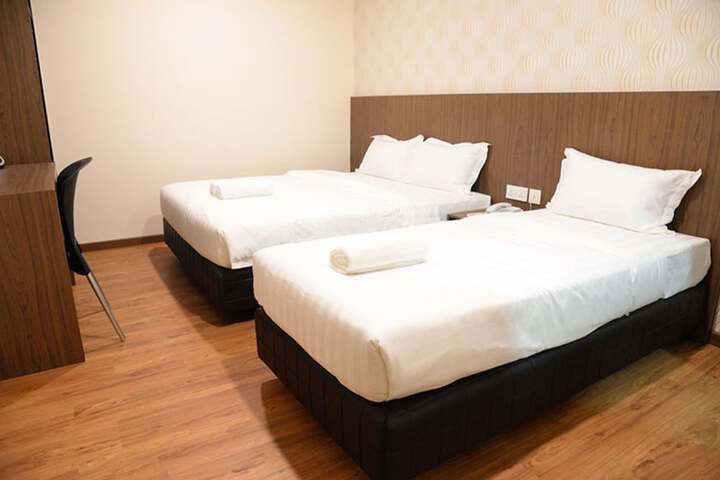 Room 12 of 33