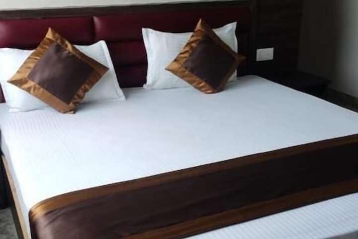 Room 2 of 10