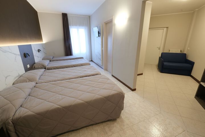 Room 15 of 27
