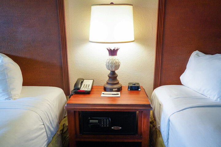 Deluxe Double Room with 2 Double Beds (17 of 21)