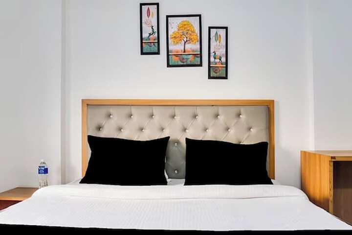 Room 8 of 28