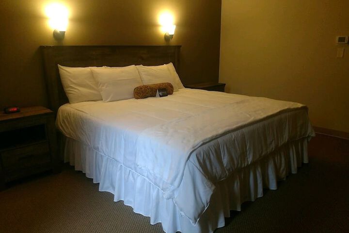 Suite King Bed Sofa (7 of 8)