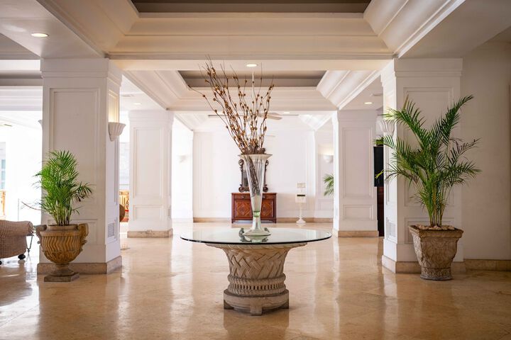 Entrance & Lobby