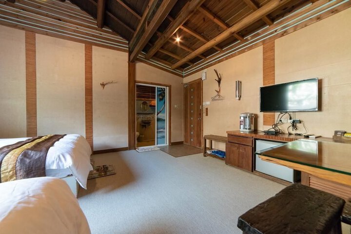 Room 10 of 65