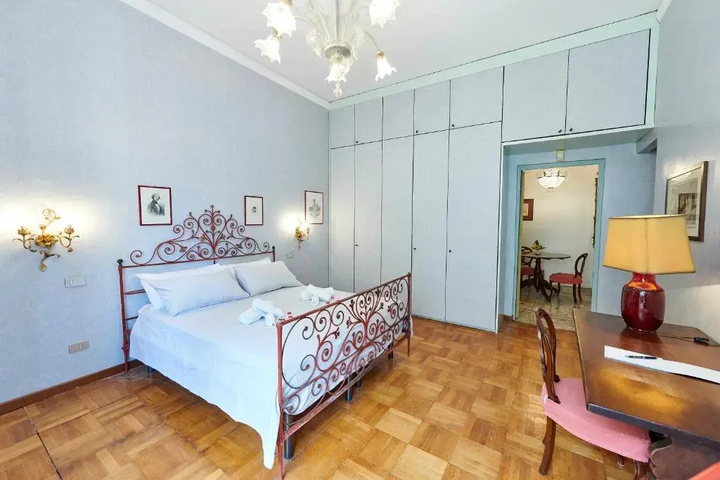 Room 2 of 11
