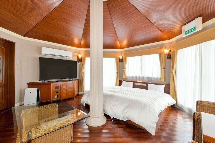 Room 12 of 42