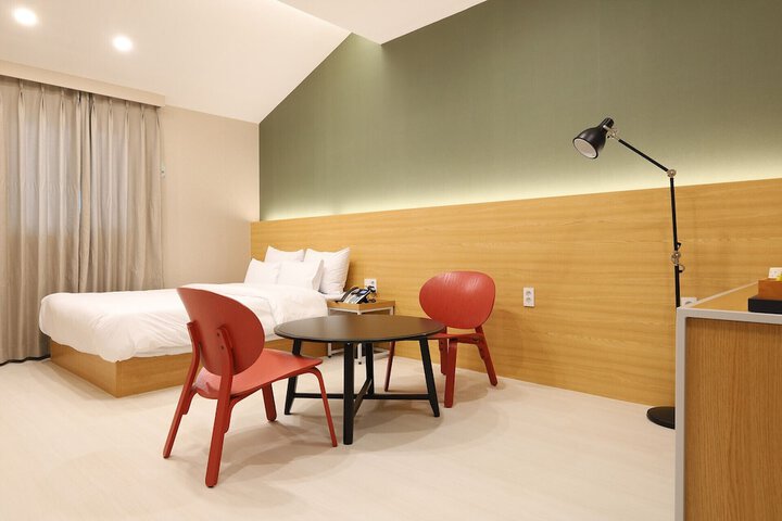 Room 5 of 62