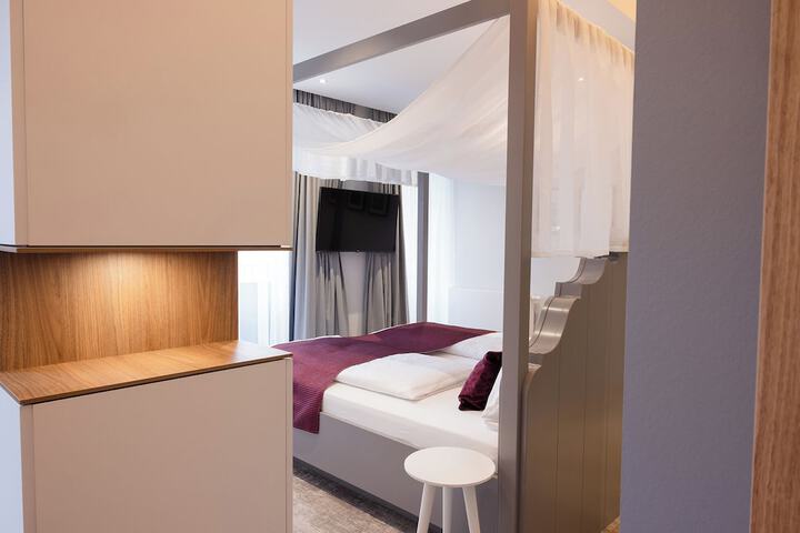Room 34 of 95