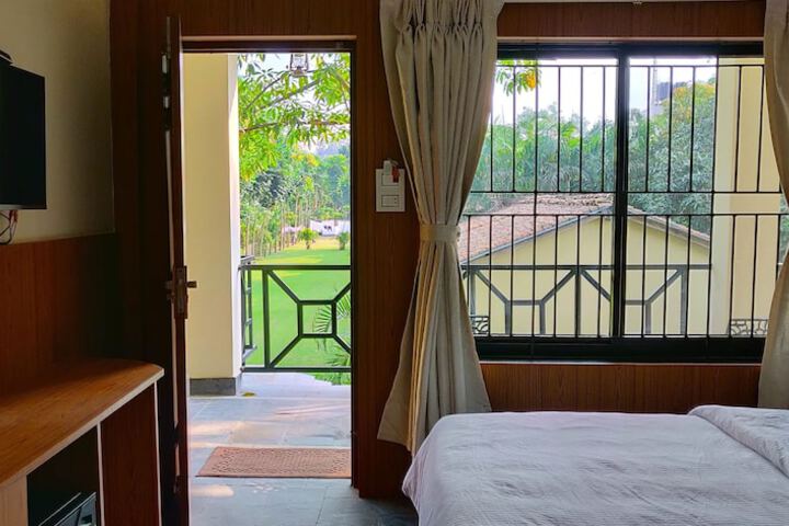 Room 4 of 48