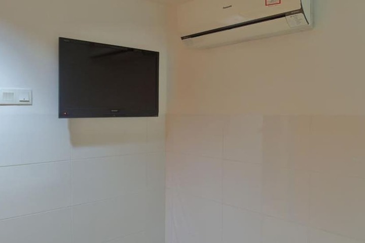 Room 6 of 30
