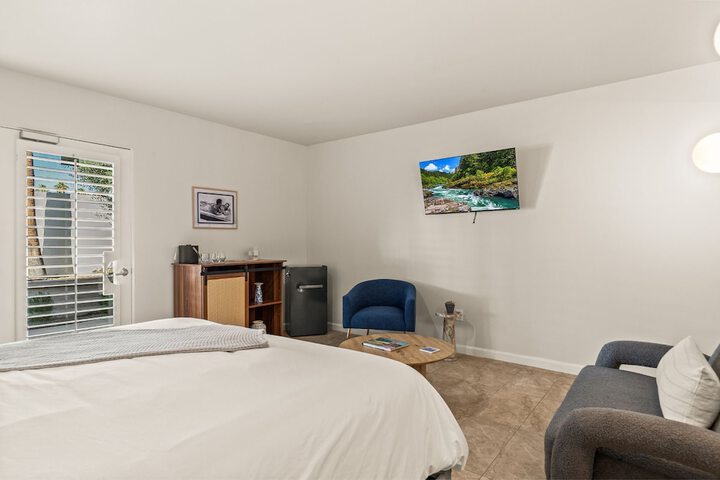 Room 3 of 77
