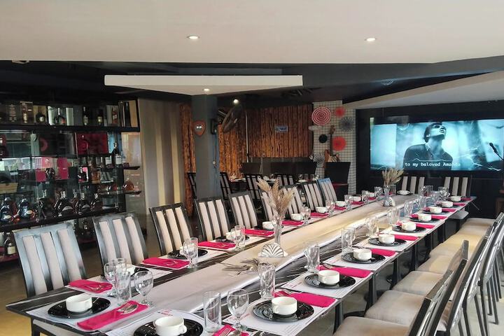 Dining 60 of 77