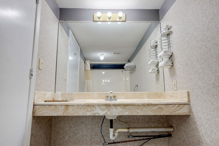 Bathroom sink