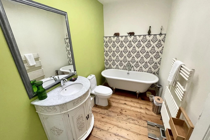 Room 9 of 21