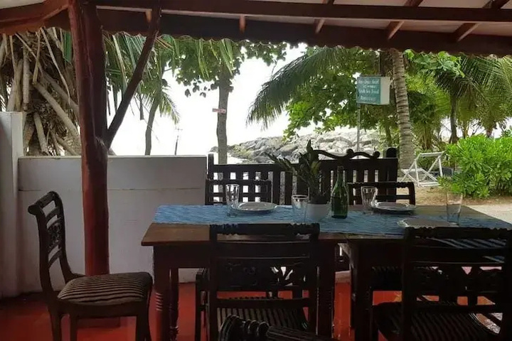 Dining 8 of 9