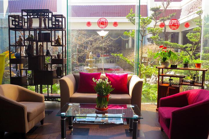 Entrance & Lobby