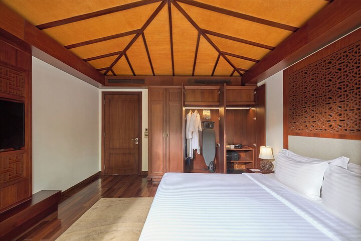 Room 33 of 149