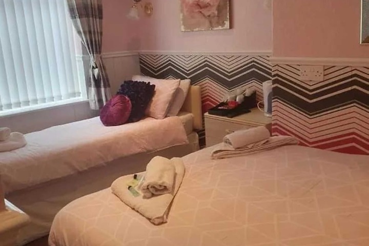 Room 6 of 27