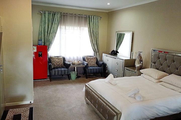Room 12 of 103