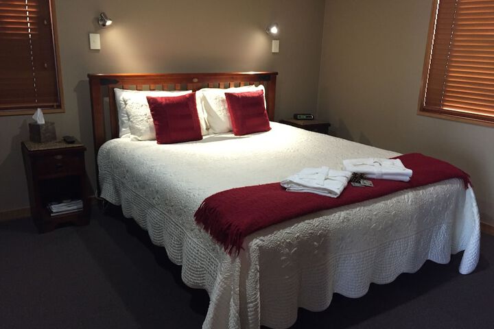 Room 4 of 63