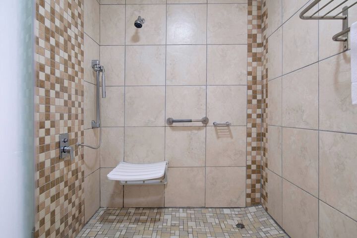 Room 10 of 34