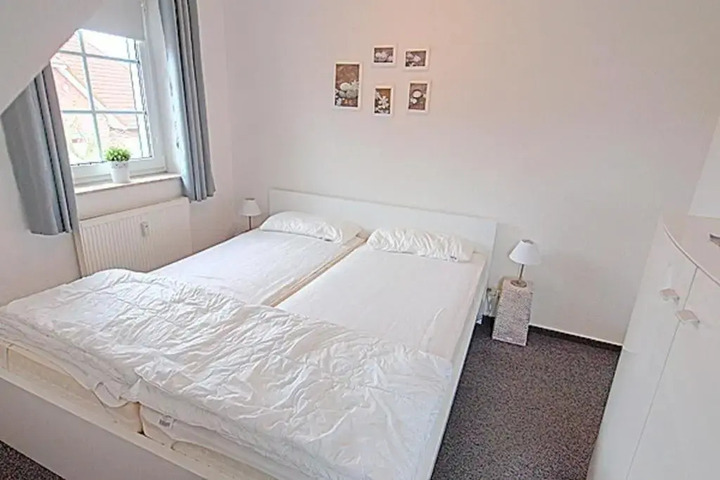 Room 4 of 7