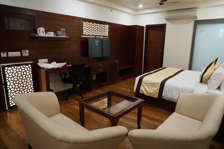 Room 7 of 38