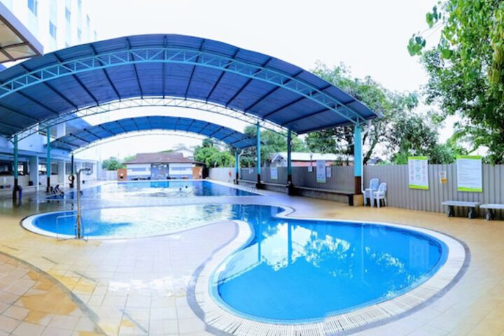Pools & Facilities