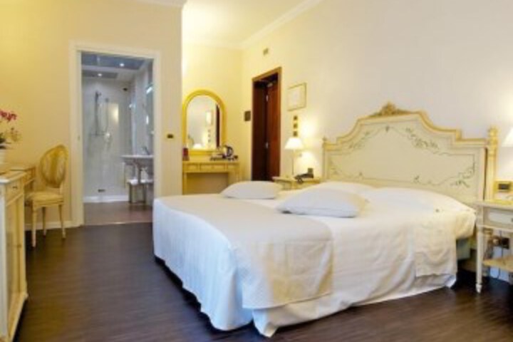 Room 16 of 70