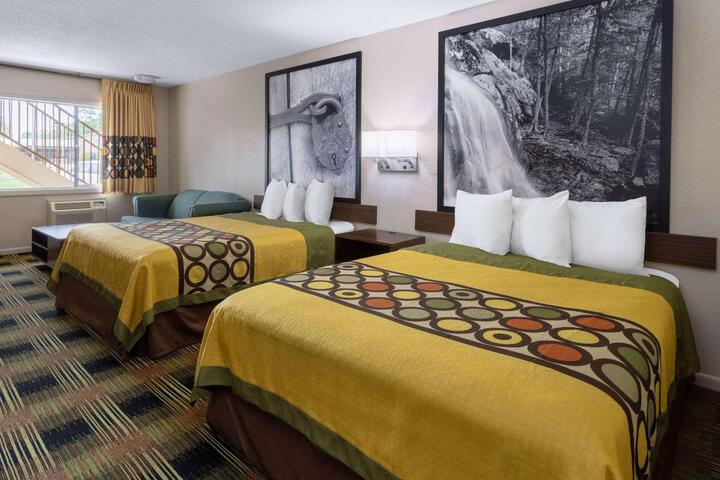 1 King Bed (5 of 8)
