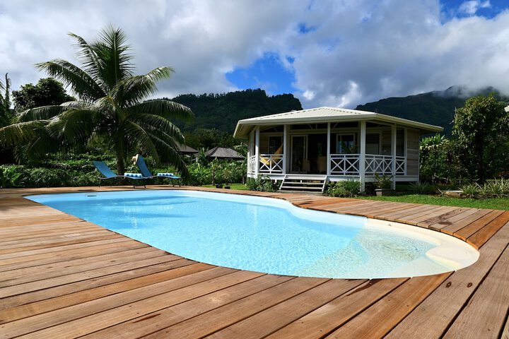 Pool 10 of 15