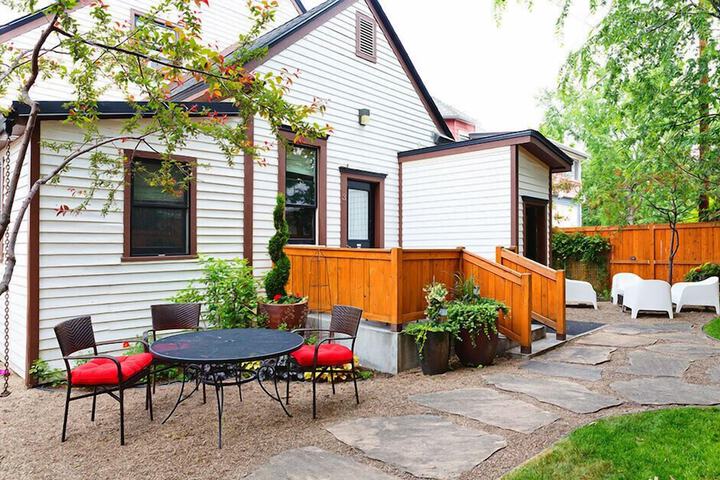 Hotel Exterior 59 of 60