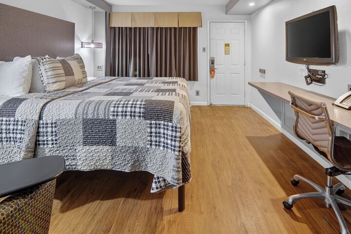 Room 9 of 43