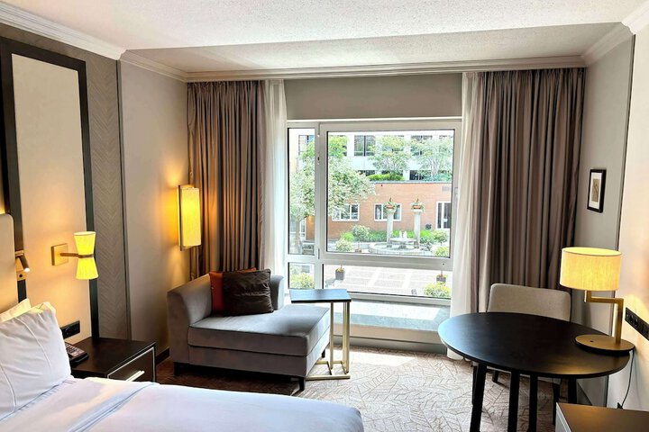 Room 33 of 100