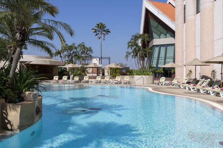 Hotel Pool
