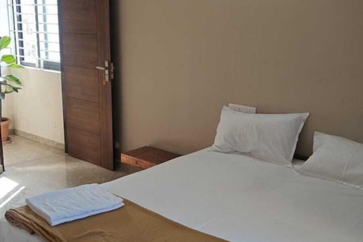 Room 8 of 15