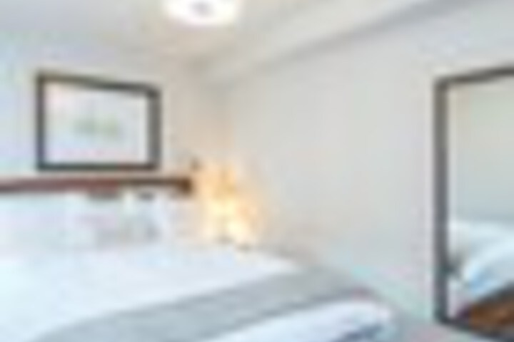 Room 32 of 279