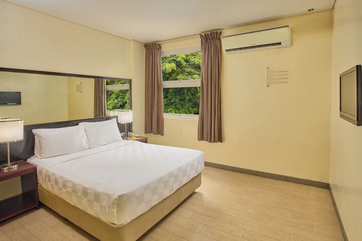 Room 10 of 32