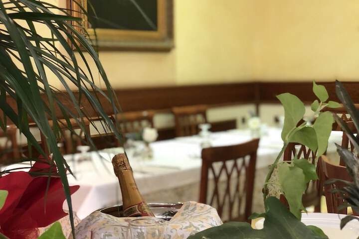 Dining 16 of 31
