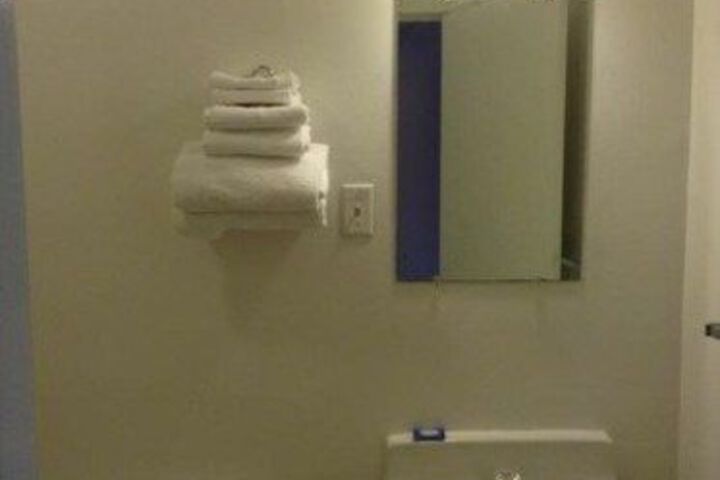 Room 11 of 22