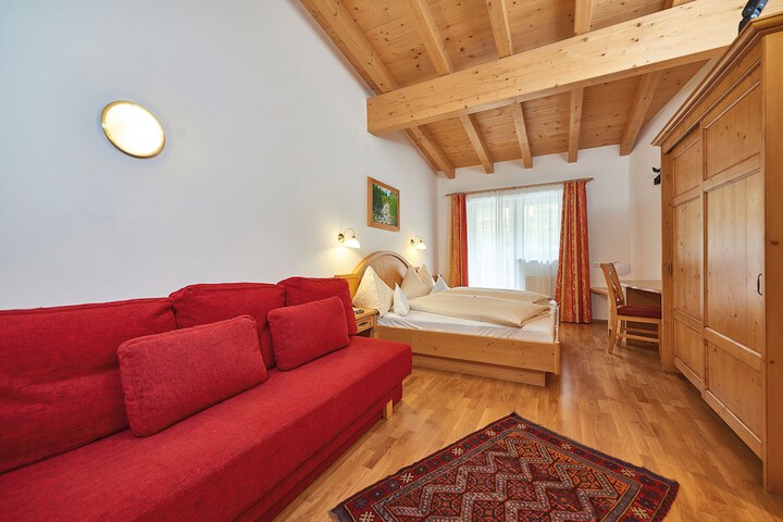 Room 2 of 16