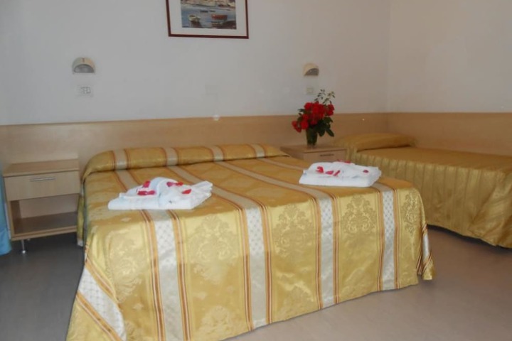 Room 6 of 42