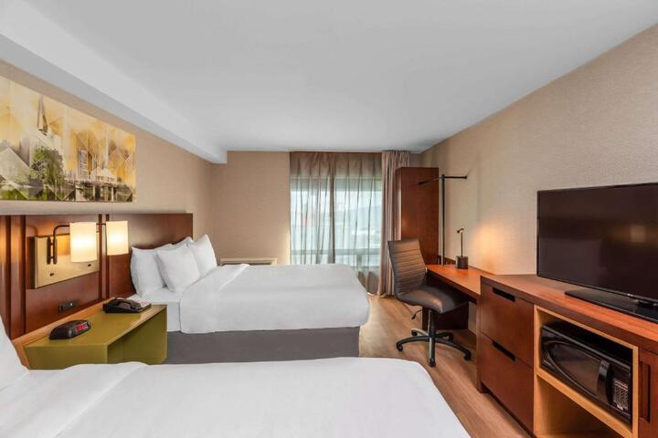 1 King Bed (8 of 8)