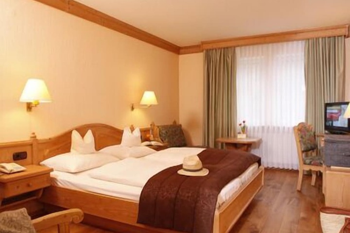 Room 7 of 30