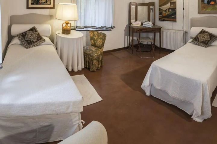 Room 2 of 17